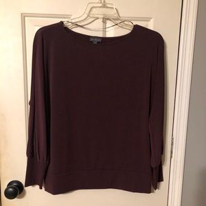 Limited top with a band at waist and sleeve